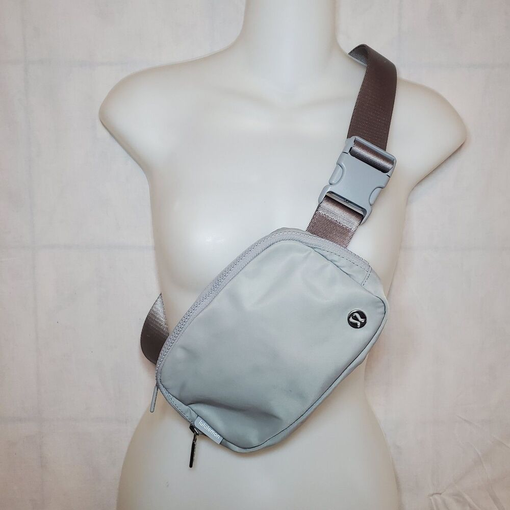 Lululemon Everywhere Belt Bag 1L Grey Athleisure Sport Crossbody Fanny Pack